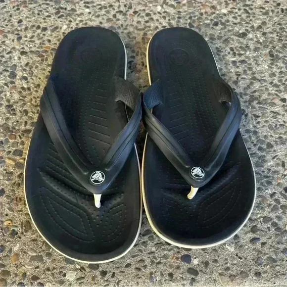 Crocs Thongs Flip Flops Rubber Black Men 9 Women 11 Sandals Unisex - Picture 1 of 7